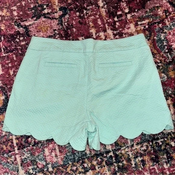 Size 6 (Petite) Crown & Ivy Teal Textured Scalloped Shorts 6P - Picture 4 of 11